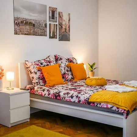Ultracentral Golden Gatehouse 3 Bdrm Bukarest Exterior foto