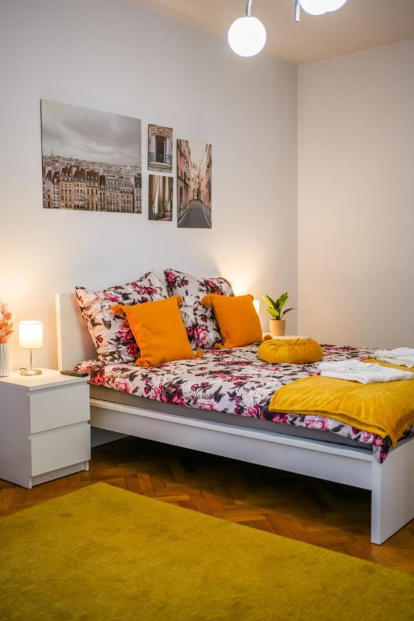 Ultracentral Golden Gatehouse 3 Bdrm Bukarest Exterior foto