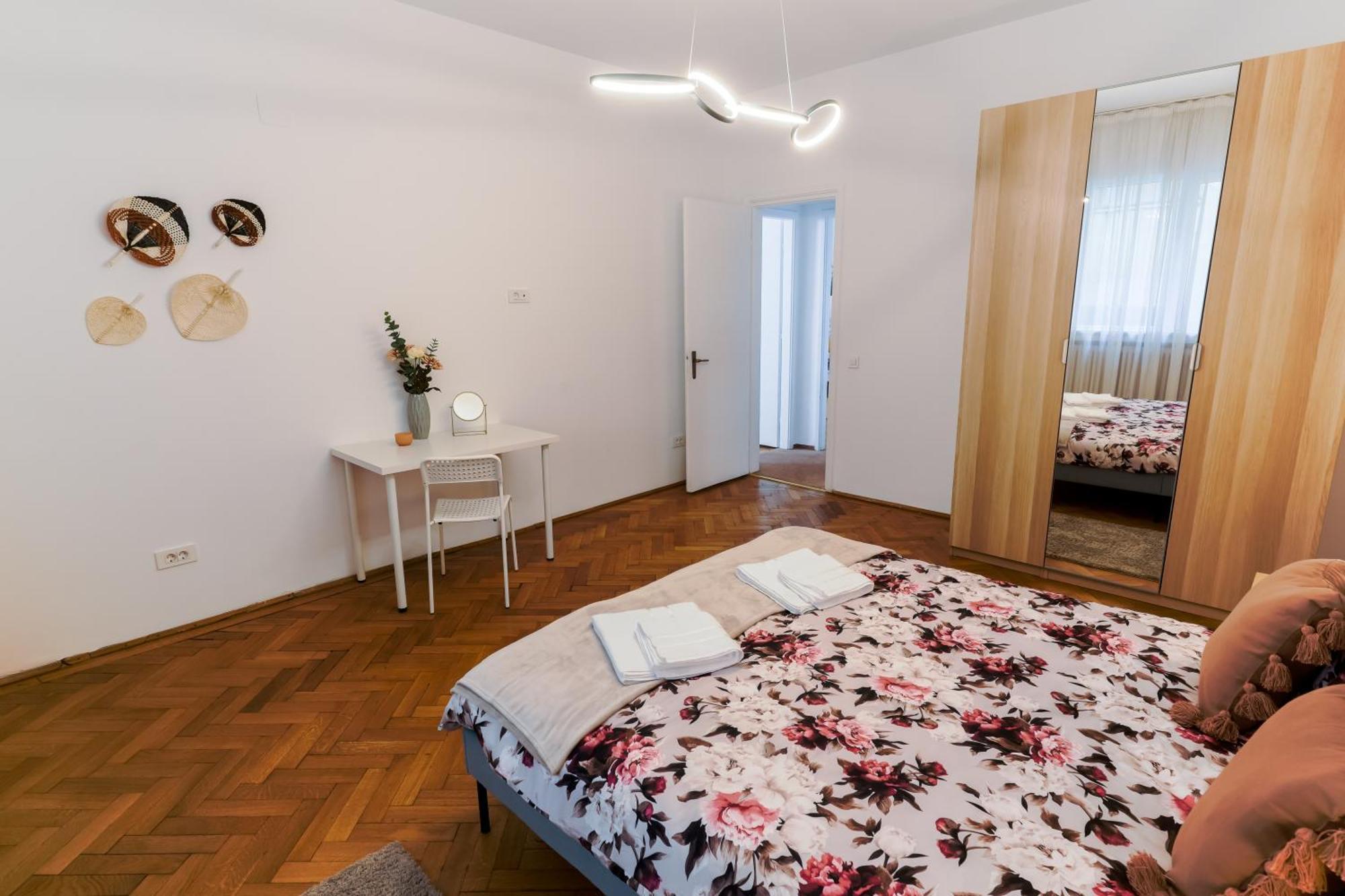 Ultracentral Golden Gatehouse 3 Bdrm Bukarest Exterior foto